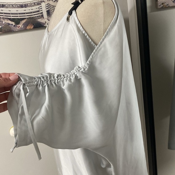 MICHAEL KORS SILKY BLOUSE OFF THE SHOULDER LEATHER adj.STRAPS ROUCHING SLEEVES - Picture 9 of 12